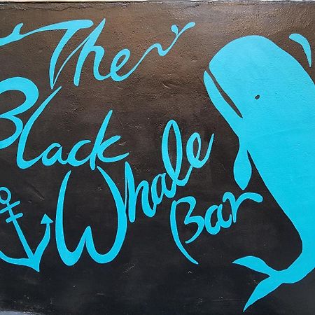 Jinho'S Black Whale Guest House & Bar Seoul Bagian luar foto