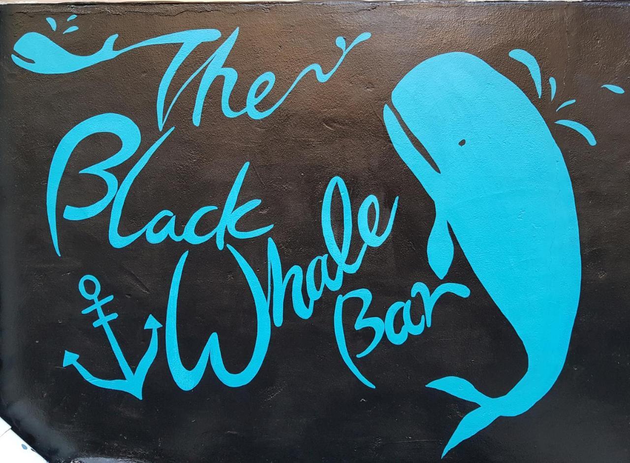 Jinho'S Black Whale Guest House & Bar Seoul Bagian luar foto