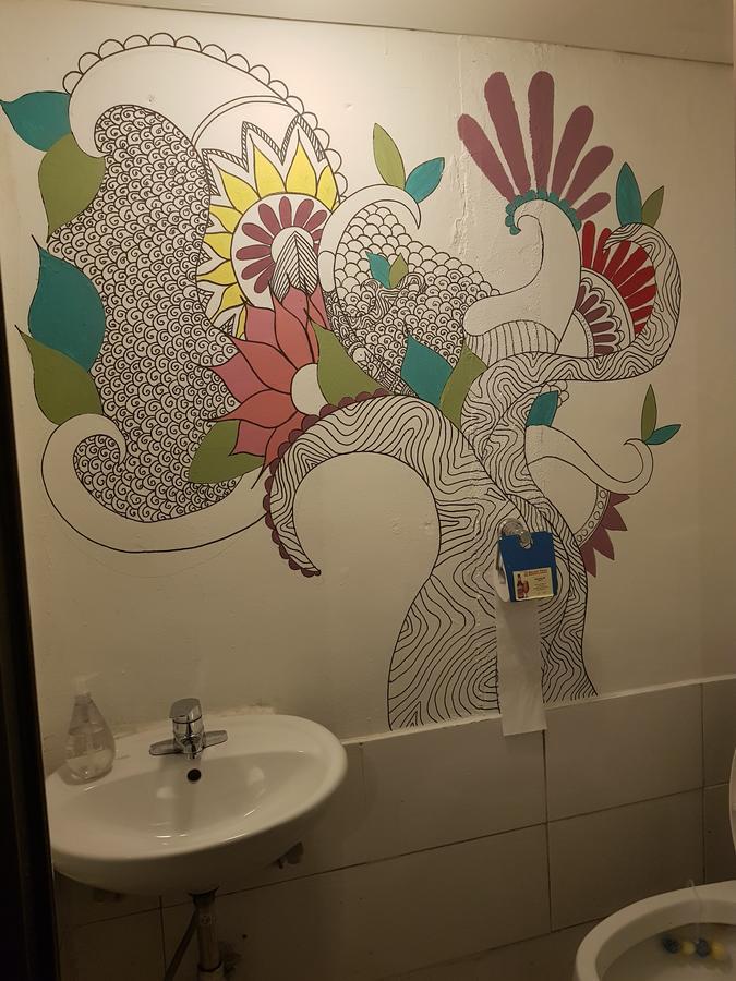 Jinho'S Black Whale Guest House & Bar Seoul Bagian luar foto