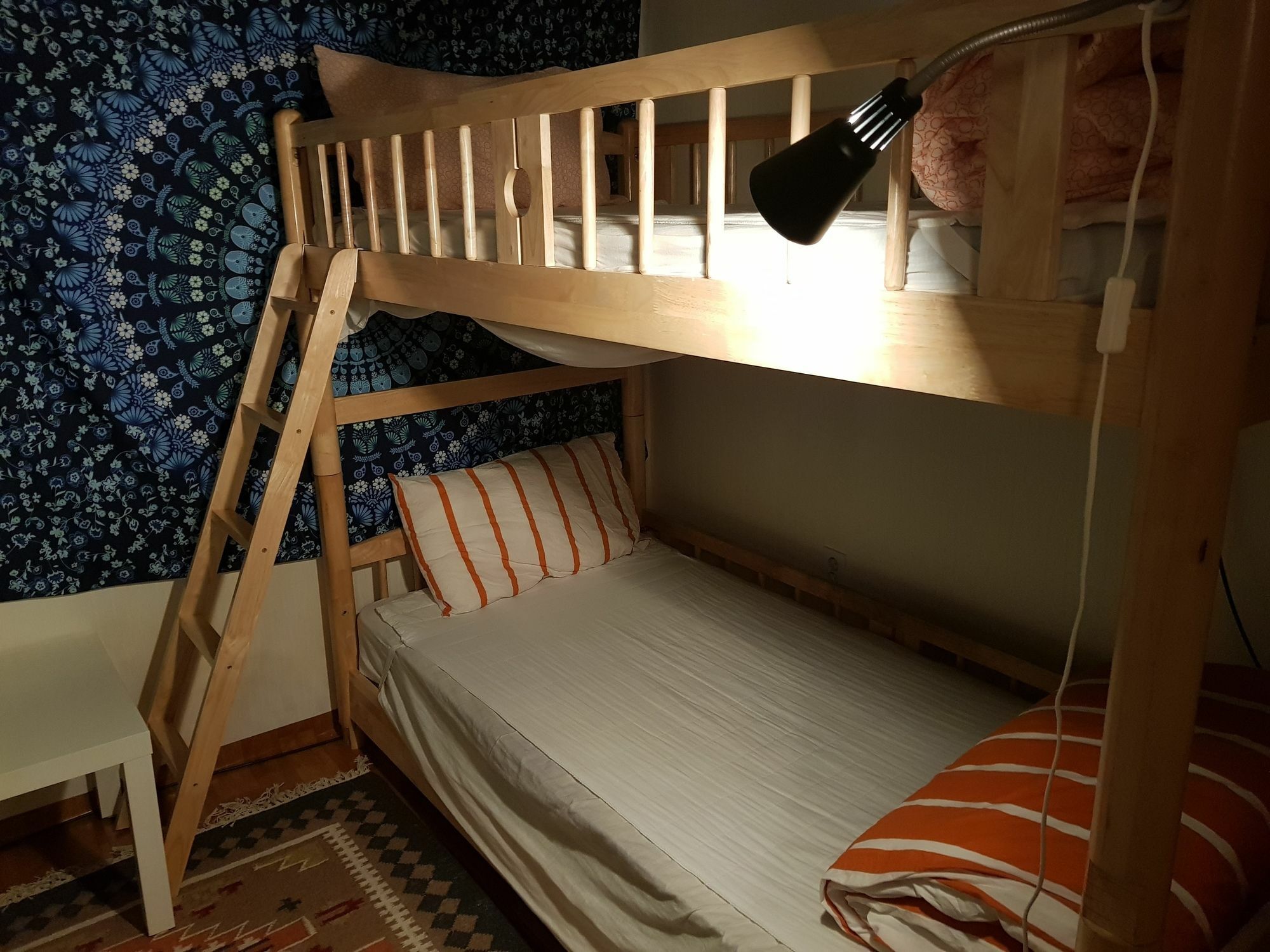 Jinho'S Black Whale Guest House & Bar Seoul Bagian luar foto