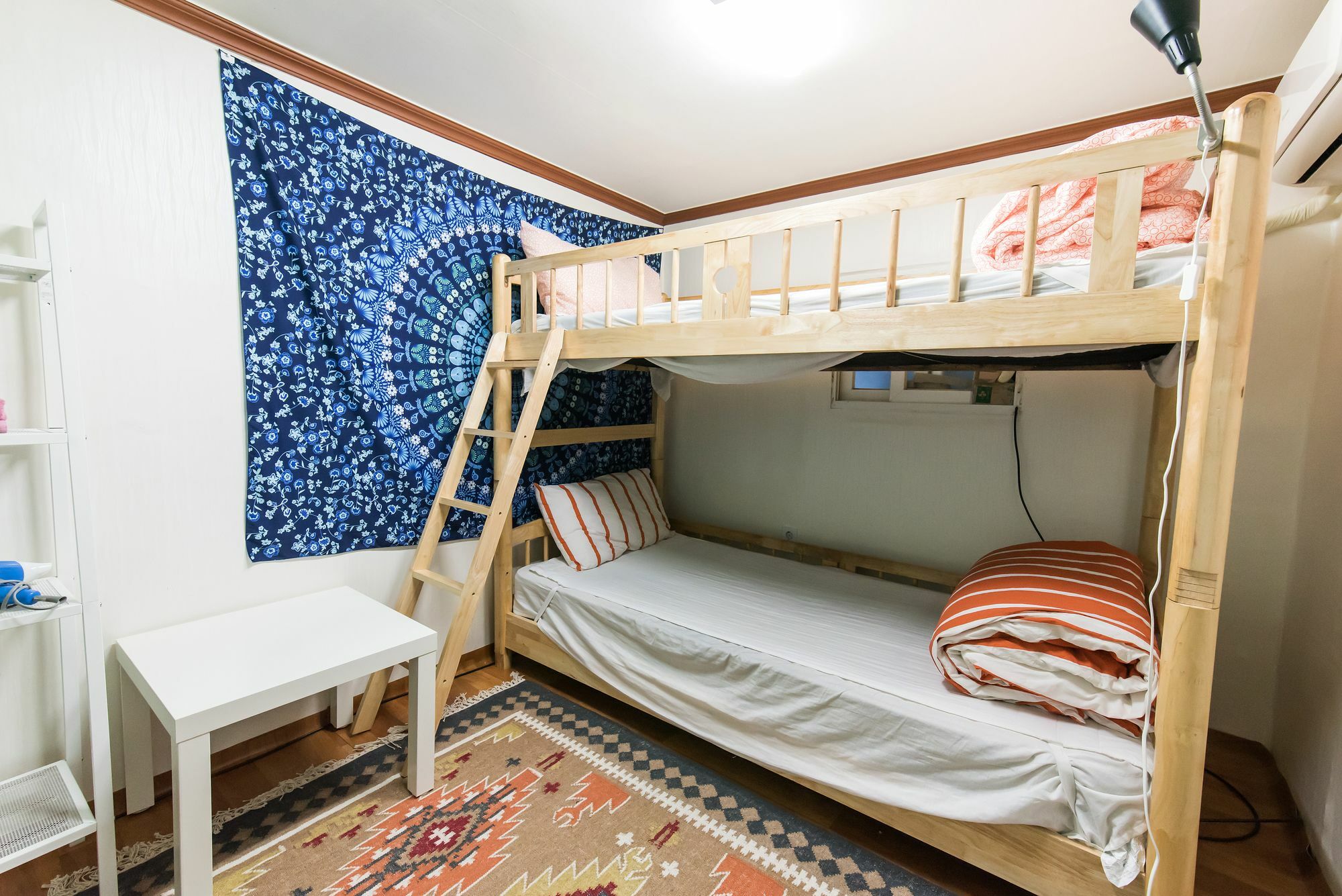Jinho'S Black Whale Guest House & Bar Seoul Bagian luar foto